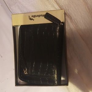 black gender neutral walletBe wallet